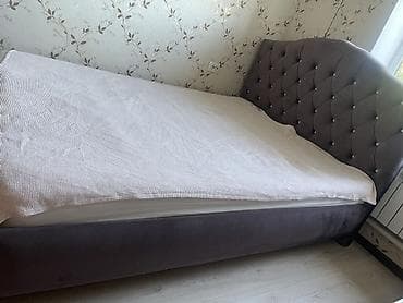 Двуспальная кровать, Б/у, С мягким изголовьем, длина - 200 см — 2