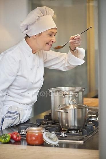 помощник повар: Требуется кухработница в четырехзвездночный отель. Ваши обязанности — 1