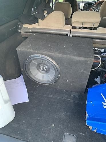 Сабвуфер JBL в корпусе + автомобильный усилитель - Сабвуфер JBL