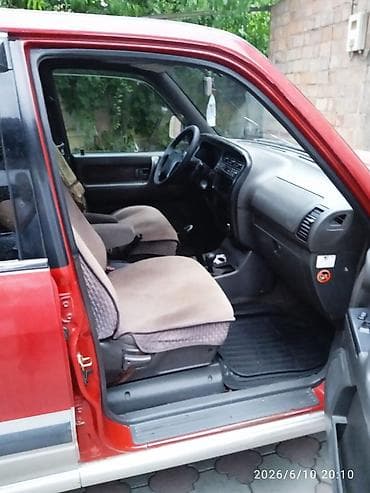 эшка 302: Isuzu Trooper: 2000 г., Кол менен иштөөчү, Дизель, Жол тандабас — 4