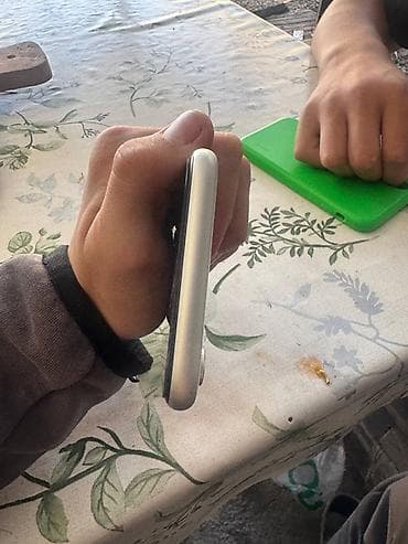 камера для видео: Apple iPhone XR, белый цвет.передний камера не работает экран чистый — 4