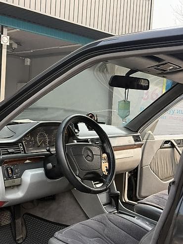 бак 124 мерс: Mercedes-Benz E-Class: 1995 г., 3.2 л, Автомат, Бензин, Седан — 8