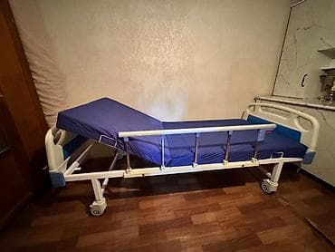 Медицинская мебель: Функциональная медицинская кровать на колесах с матрасом. Основные — 2