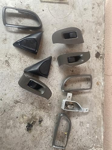 tesla model x: Дверная карта Subaru 2000 г., Б/у, Оригинал — 4