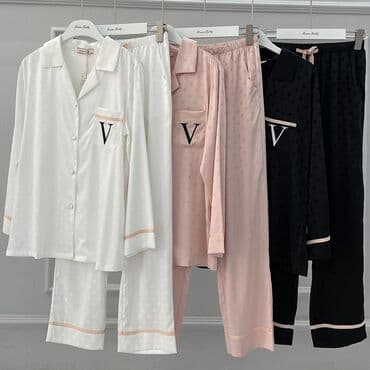 белая ночная сорочка: Широкий ассортимент Женских/Мужских пижам Мужских/Женских халатов — 1