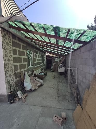 двор: 📍 В Сокулуке от трассы 250 м продается дом на участке 6 соток. 🏡Дом — 3
