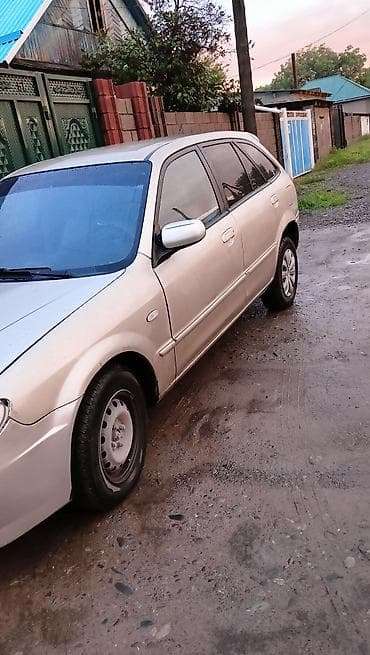 Mazda 323: 2003 г., 1.6 л, Механика, Бензин, Хэтчбэк