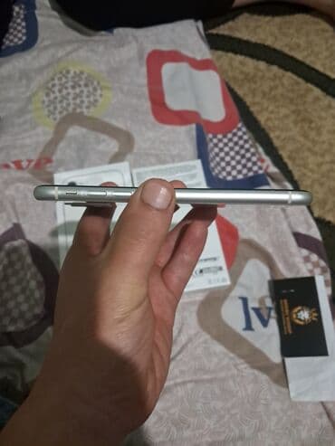 манитор продаю: IPhone 11 — 4