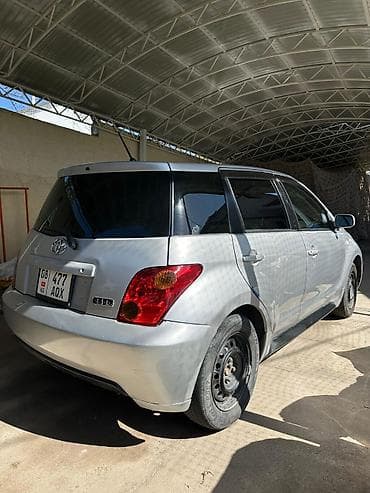 r18 audi: Компактный городской хэтчбек (правый руль), серебристый цвет кузова — 7