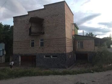 продаю дом в рассрочку в караколе: Дом, 310 м², 6 комнат, Собственник, Старый ремонт — 1