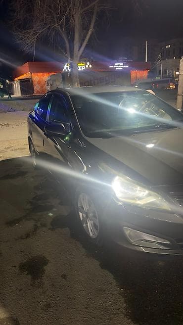 Hyundai Solaris: 2015 г., 1.6 л, Автомат, Бензин, Седан