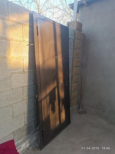 Металлическая дверь с коробкой - Материал: сталь, полотнище с