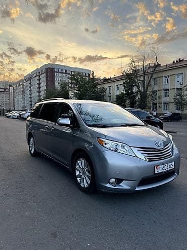 highlander 2012: Toyota Sienna: 2013 г., 3.5 л, Автомат, Бензин, Минивэн — 2