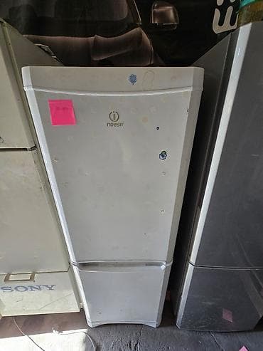 Холодильник Indesit, двухкамерный, белый цвет. Основные особенности