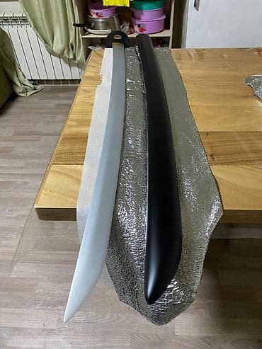продаю меч: Катана (декоративная/сувенир) ручной работы В комплекте: меч и чёрные — 7