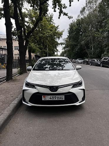 e2 byd: Toyota Corolla: 2019 г., 1.8 л, Вариатор, Гибрид, Седан — 2