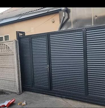 Раздвижные металлические ворота для въезда на участок. Ворота