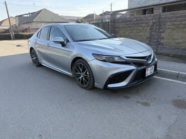 Toyota Camry: 2022 г., 2.5 л, Типтроник, Гибрид, Седан
