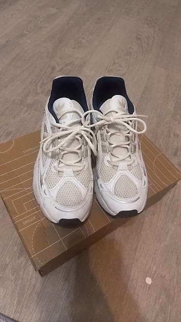 Мужские кроссовки, 43, Adidas, Б/у, цвет - Белый, Платная доставка, Самовывоз