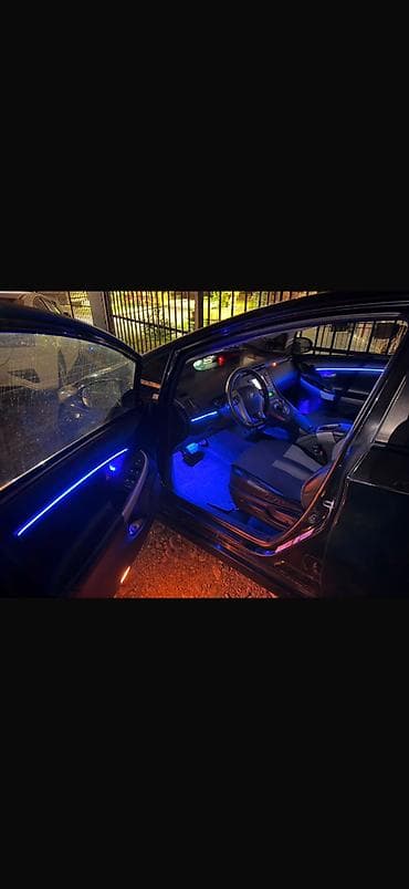 mini coper: Toyota Prius: 2013 г., Гибрид, Хэтчбэк — 8