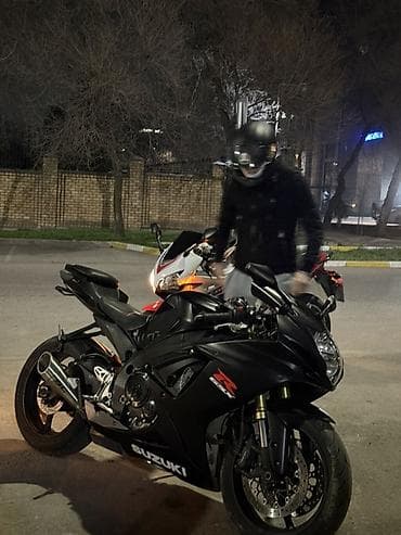 спортивный мотоцикл дукати: Suzuki GSX-R (серия «R») в чёрном матовом исполнении. 750 кубов — 2