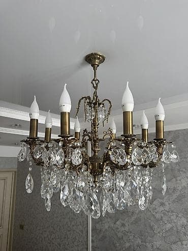 Классическая подвесная люстра с хрустальными подвесками - Материал at lalafo.kg Классическая подвесная люстра с хрустальными подвесками - Материал