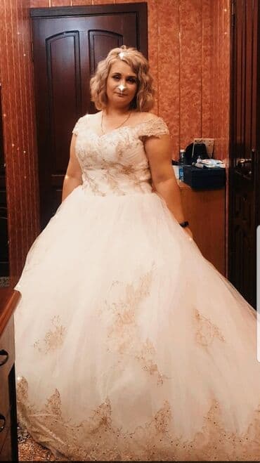 фата на девичник: Продаю свадебное итальянское платье со шлейфом . 
Размер 46-50 — 3