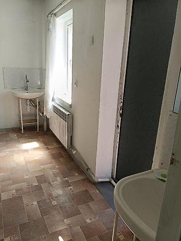 Сдается квартира в районе рынка Дордой :Две комнаты, отопление вода