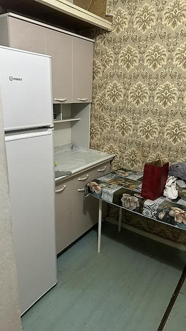 Бөлмөлөр: Сдаётся светлая однокомнатная квартира гостиничного типа. 3этаж из — 6