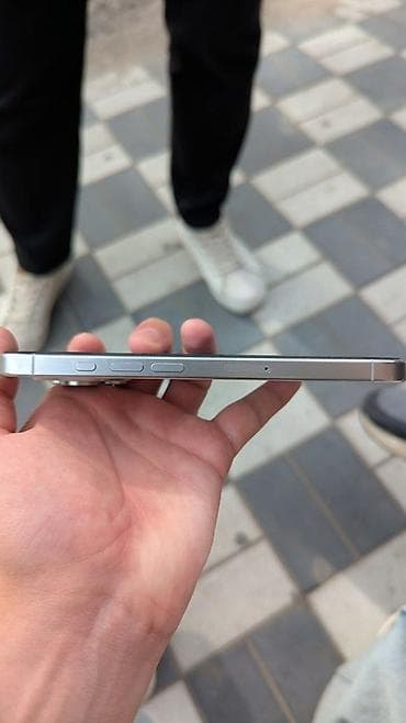 ipone 16: IPhone 16 Pro, Б/у, 256 ГБ, Серебристый, Зарядное устройство, Защитное стекло, Кабель, 90 % — 2