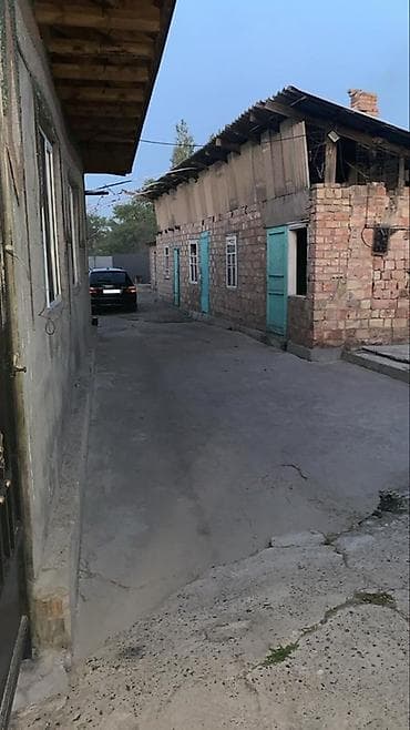 10 га: Продаётся земельный участок с домом и хозяйственными застройками!Три — 6