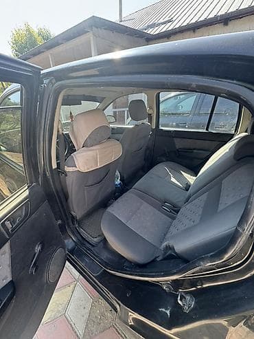 кia 7: Hyundai Getz: 2005 г., Механика, Бензин, Хэтчбэк — 5