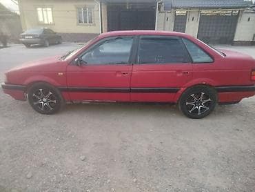 винтажные машины: Volkswagen Passat: 1990 г., Седан — 3