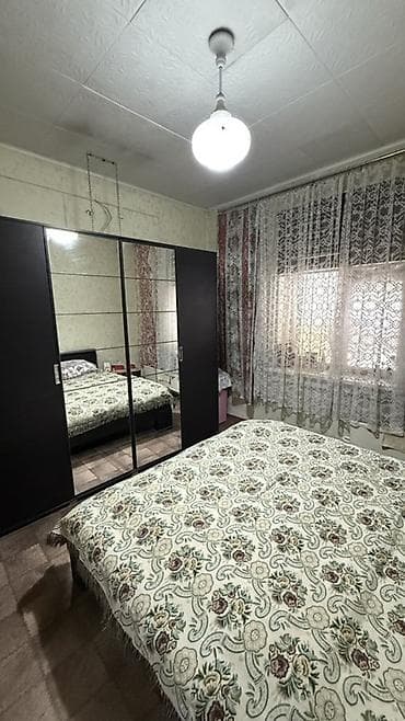 локал: 3 комнаты, 69 м², 106 серия, 1 этаж, Старый ремонт — 2