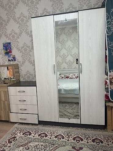 деревяные полки: Шкаф комоду менен сатылат, состояние жакшы Шкаф-гардероб с трюмо и — 1