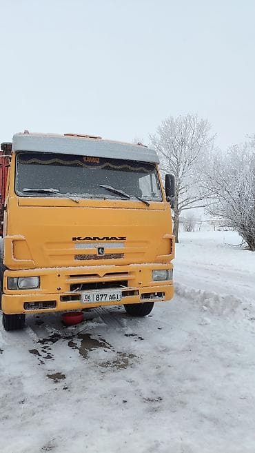 такси кызматы: КАМАЗ самосвал, желтая кабина, красный кузов. Основные характеристики — 6