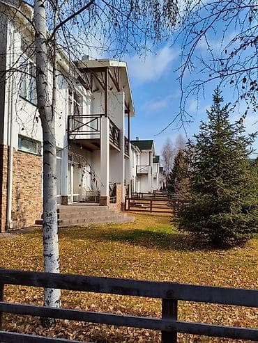 выход к речке: Коттедж в загородном комплексе у воды Описание: - Двухэтажный коттедж — 2