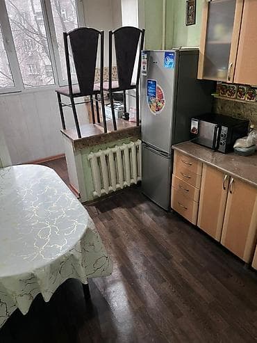 душевая смеситель: Односпальная кровать с деревянным каркасом и интегрированными — 2