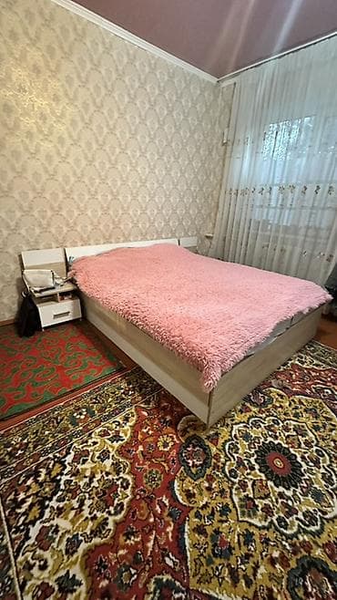 Двуспальная кровать с матрасом. - Размер спального места