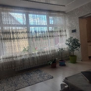 хаус kg: Дом с просторным вымощенным двором и отдельными входами. - Стены из — 6