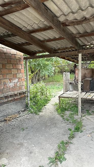 Недвижимость: Продаю дом кирпич три комнаты кухня прихожая баня газ Маевке 4 сотки — 9