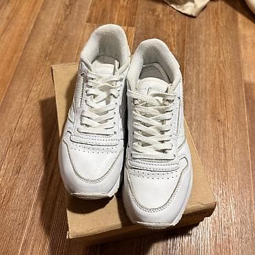 Угги: Продаю кроссовки, размер 37 (длина стельки 23,5 см). Состояние — 3