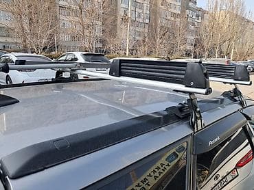 Багажники на крышу и фаркопы: Крепление для лыж и сноубордов На поперечные дуги Б/у — 3