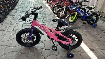 Детский мир: Детский велосипед с дополнительными боковыми колесами - Размер колес — 1