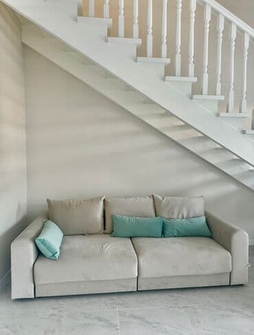 салонный зеркало: Прямой диван, Б/у, Трехместный — 1