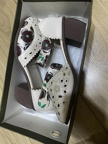 туфли мери джейн: Женские туфли на среднем каблуке с ремешком Mary Jane - Материал — 1