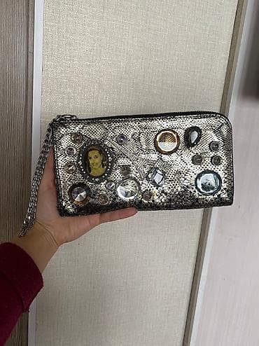 Новый клатч Из натуральной, лазерной кожи Есть дефект - упала одна