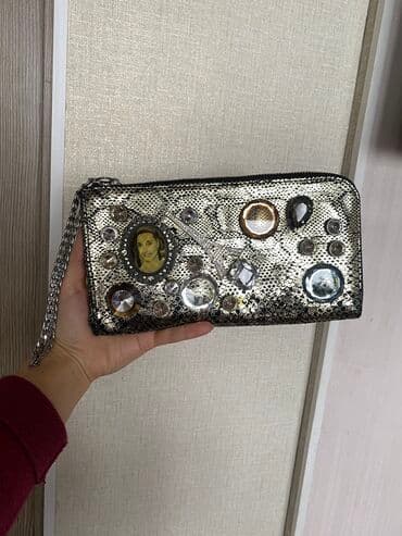 сумка клатч б у: Новый клатч Из натуральной, лазерной кожи Есть дефект - упала одна — 1