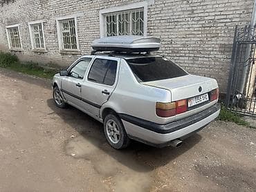Volkswagen Vento: 1993 г., 1.8 л, Механика, Седан — 2