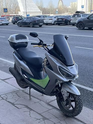 Скутерлер: Макси-скутер 150 куб. см, Бензин, Колдонулган — 2